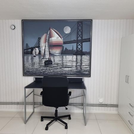 Moonlight - Trevlig Kaellarlaegenhet Broby Exterior foto
